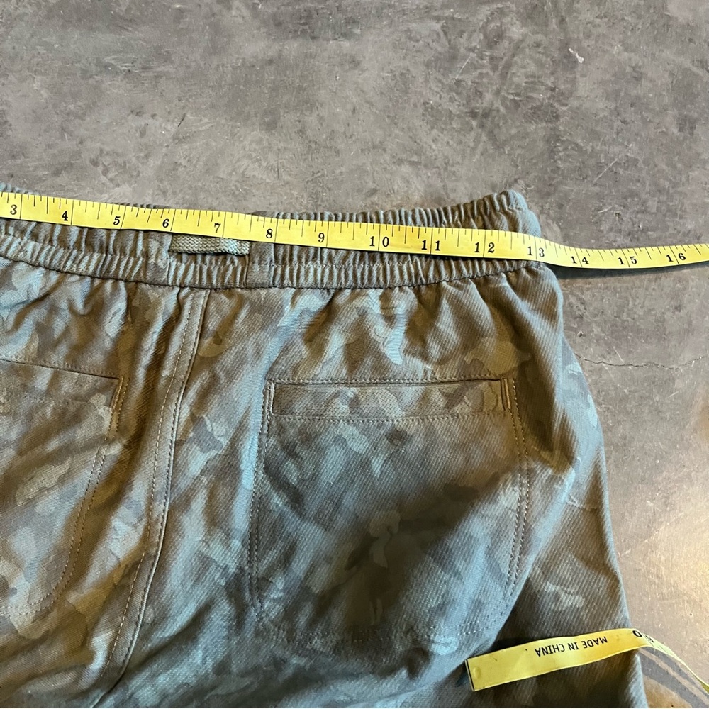 ATHLETA Printed Farallon Jogger Laurel Olive Camo - Picture 10 of 11